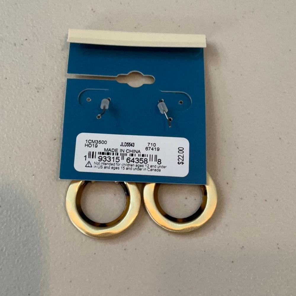 NWT Lucky Brand Tortoise Matte Gold Drop Hoop Earrings - Picture 2 of 5
